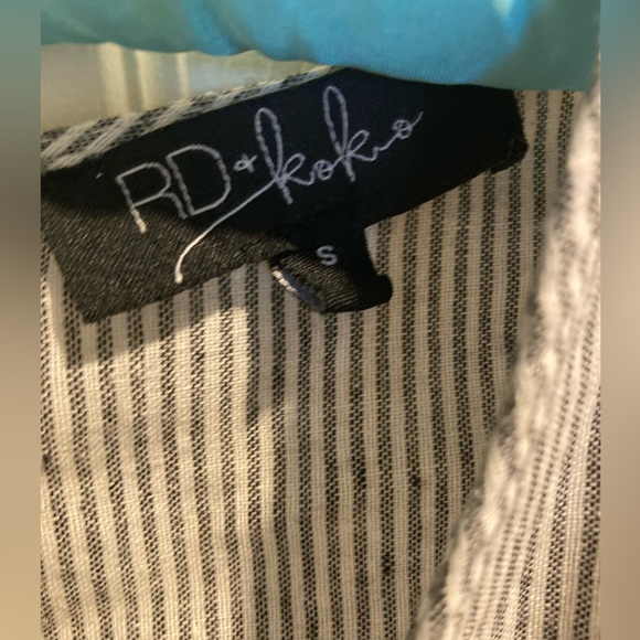 Unique RD Koko Puffy Sleeved Embroidered Top - Size S - Picture 5 of 9